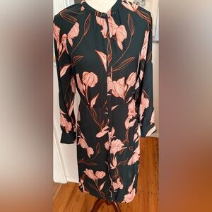 Simple light weight fabric button up dress. Sz medium